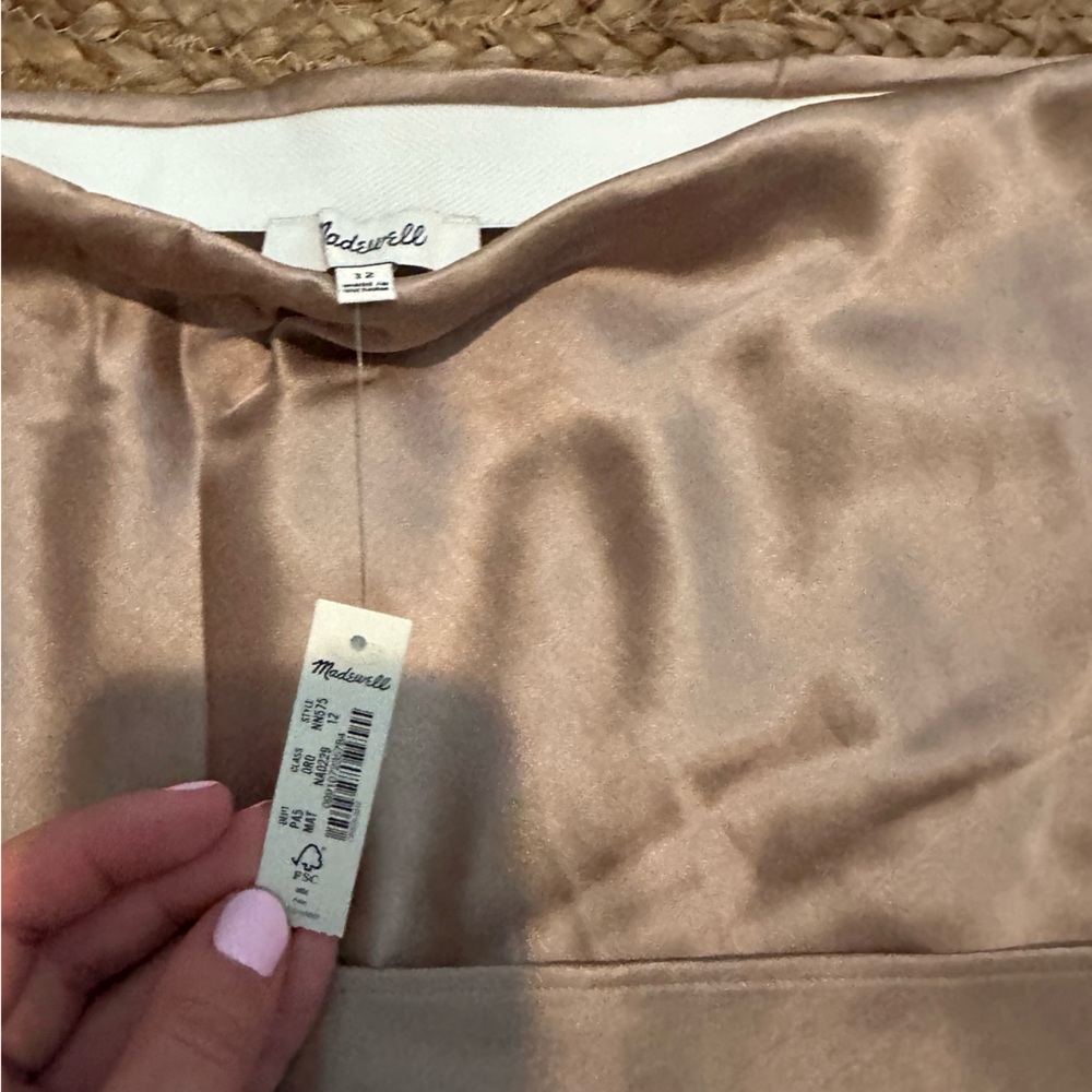 NWT BEIGE SATIN MIDI SKIRT - Picture 4 of 7